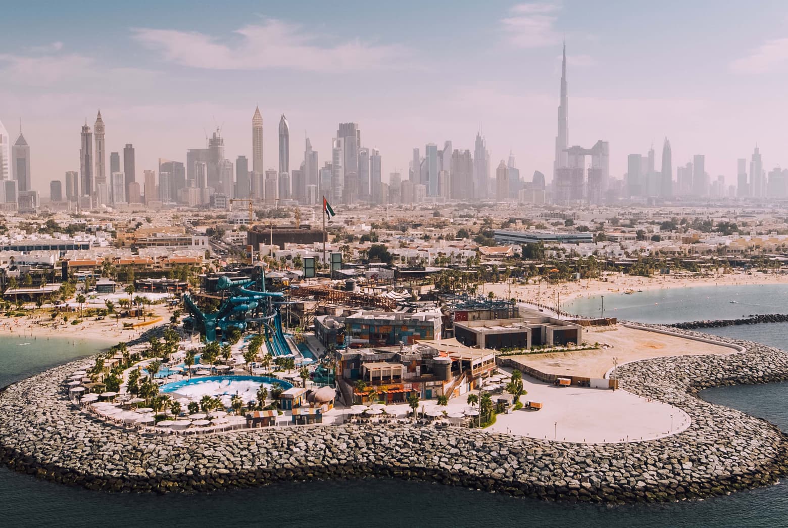 迪拜朱美拉区的 La Mer 海滩区