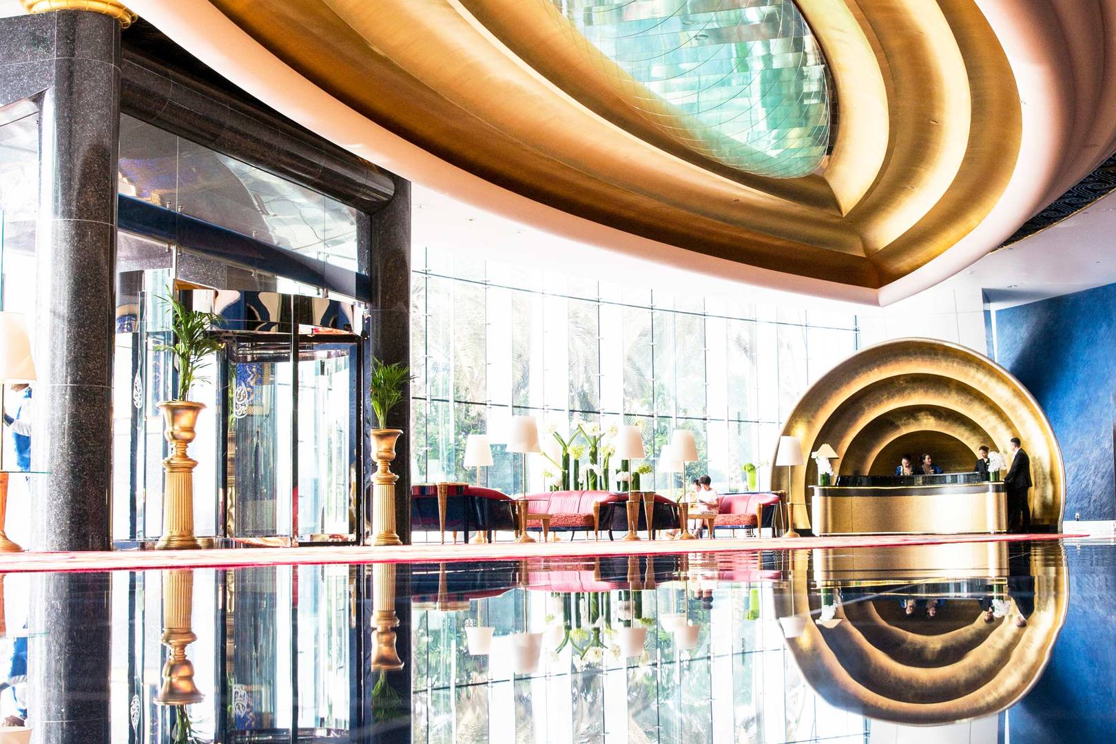 burj-al-arab-facts-gold-interiors