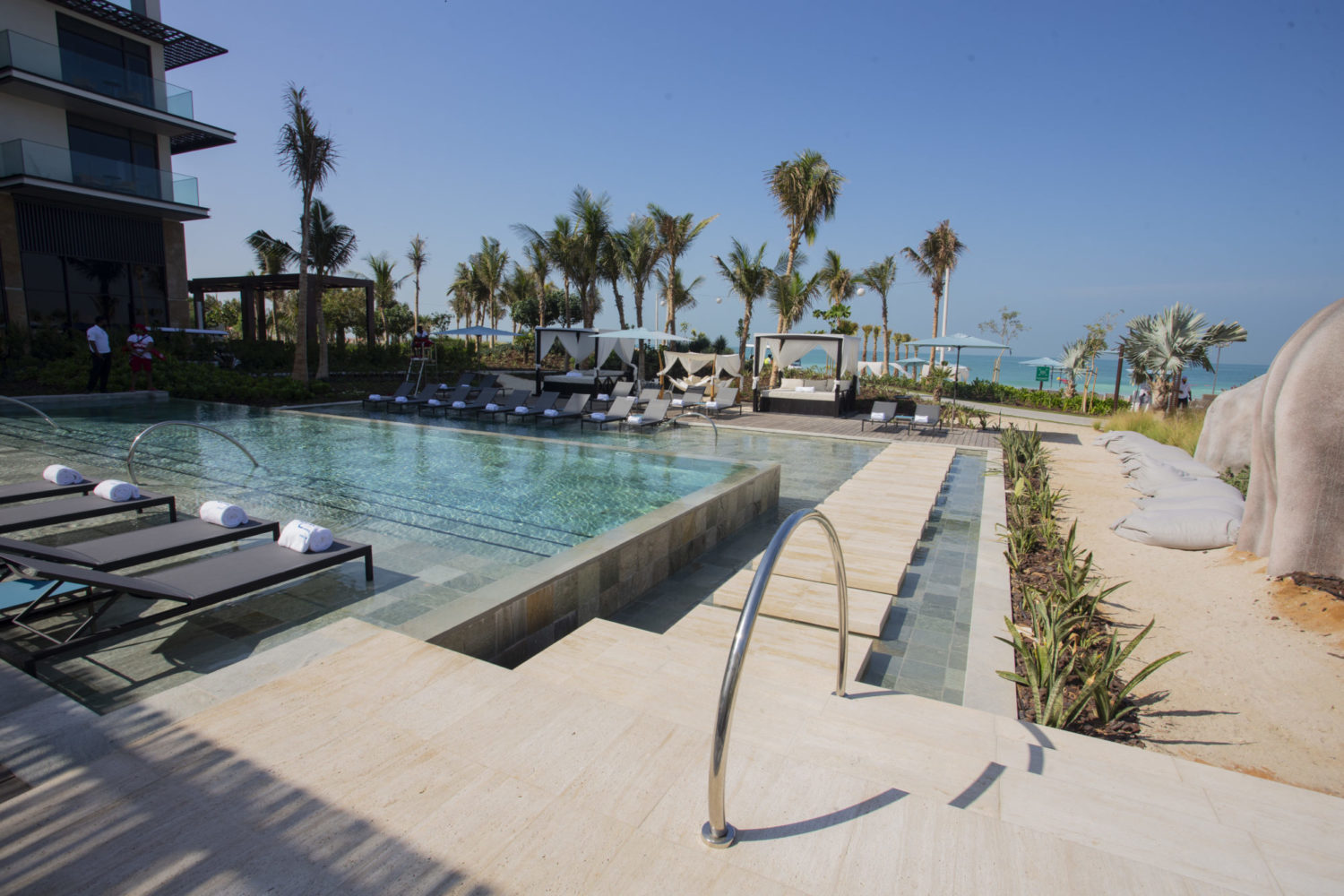 dubai-pool-parties-cove-beach-5