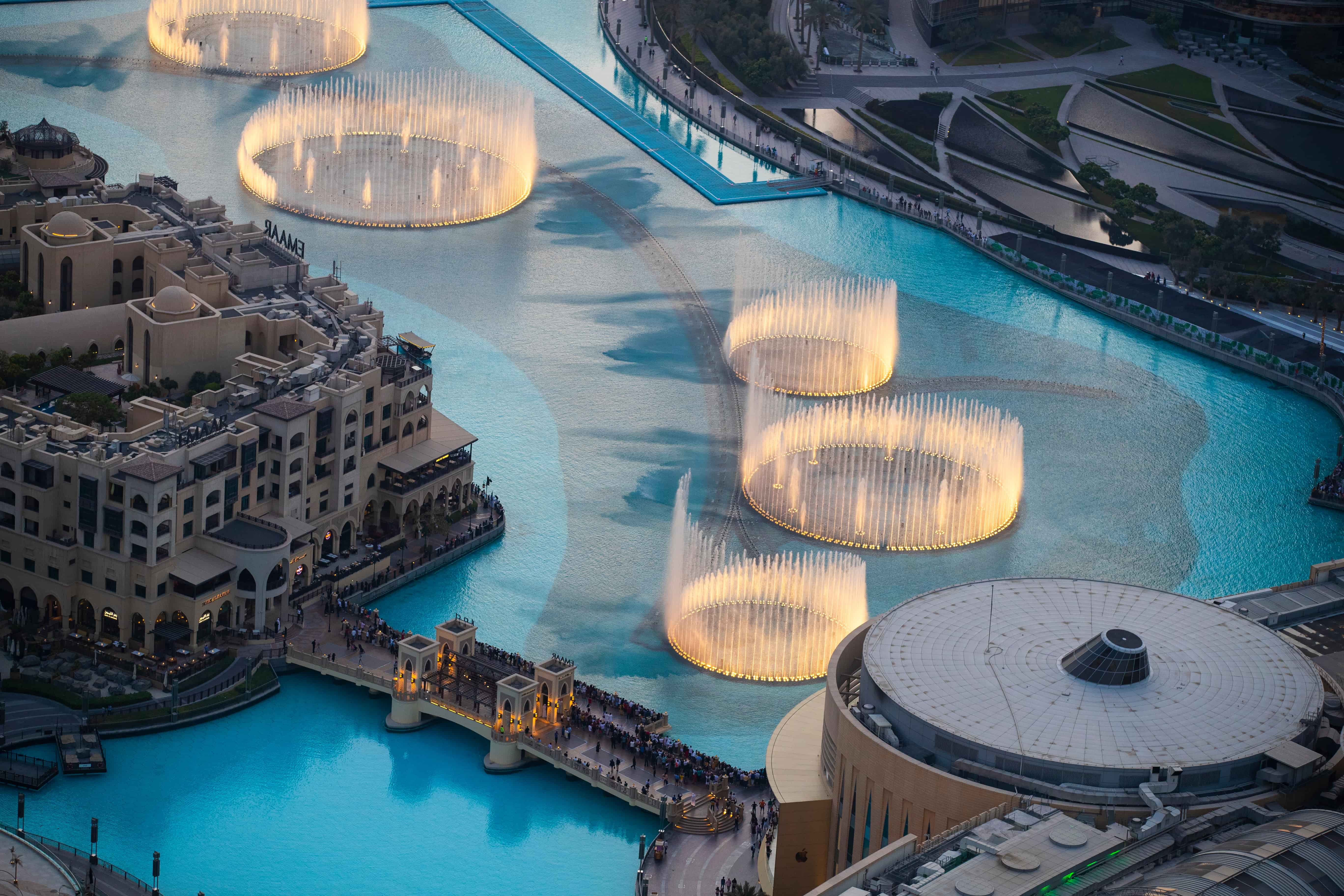 dubais-best-hotel-room-views-fountain-header