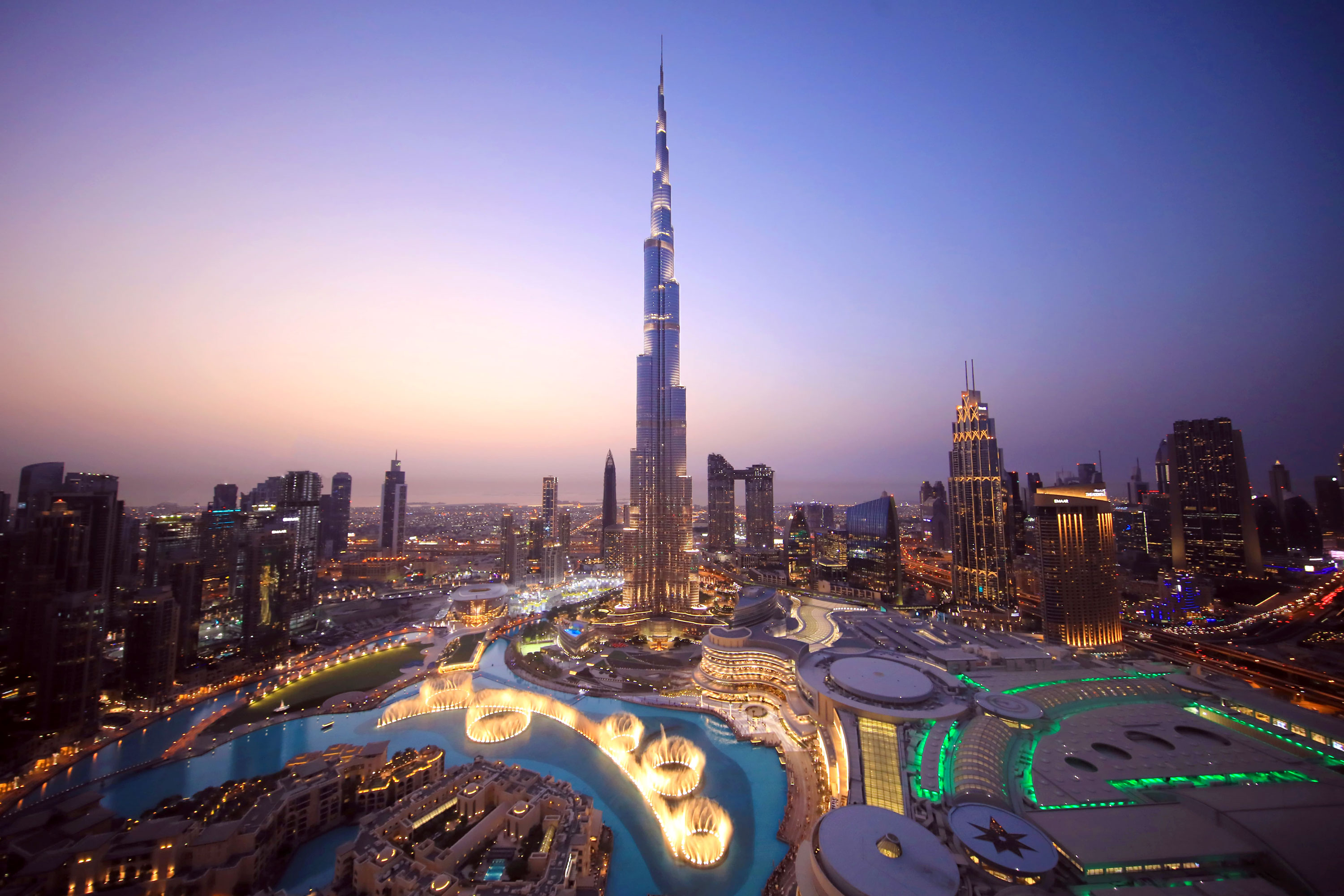 /GatherContent/article/u/unforgettable-family-holiday-in-dubai/media/unforgettable-family-holiday-in-dubai-burj-khalifa-1