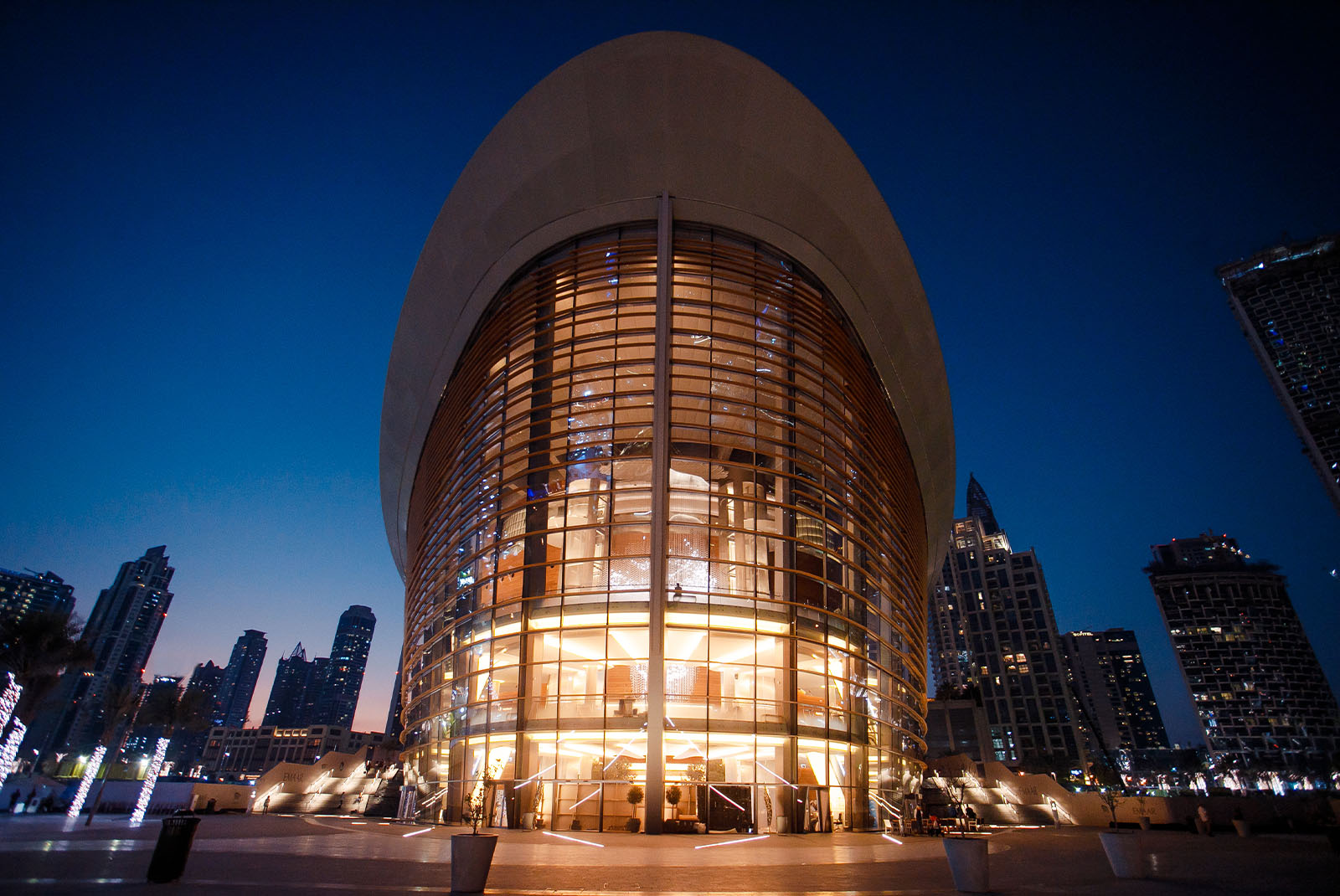 Dubai Opera, Nighttime