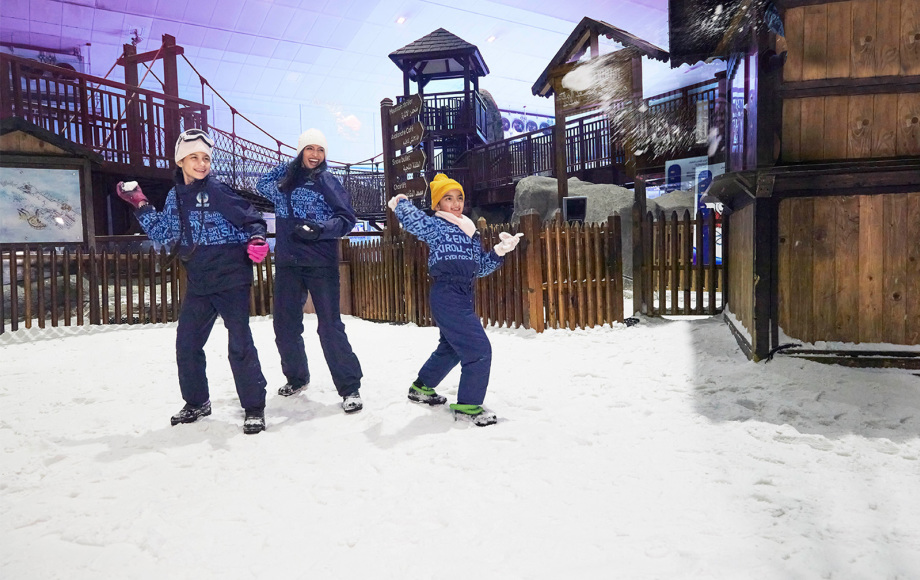 无论是6月还是其他时间,迪拜滑雪场都能带给你冰雪世界的清凉和乐趣。