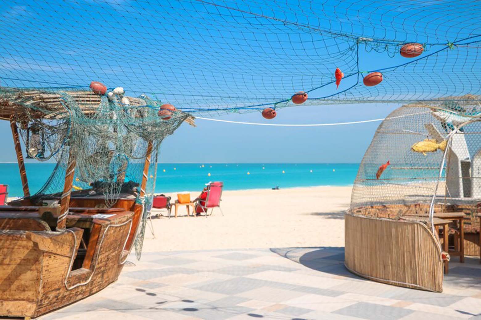 朱美拉区的海滩总是热闹非凡