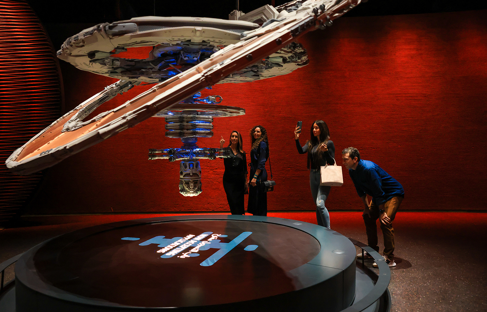 未来博物馆内的雕塑